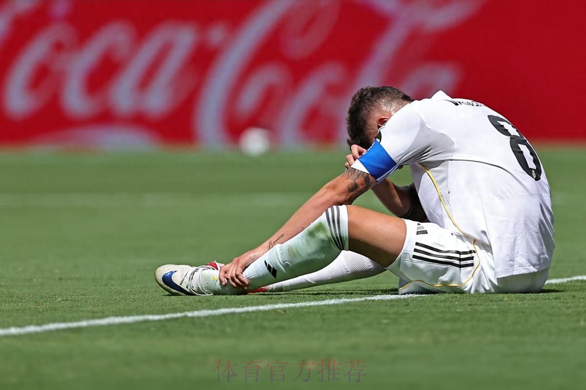 预计伤缺2个月！阿诺德左腿股四头肌前直肌受伤